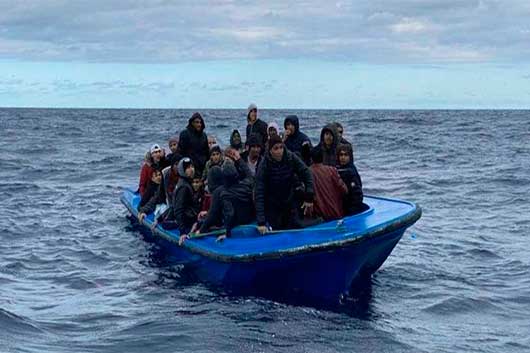 rescatan a 39 migrantes