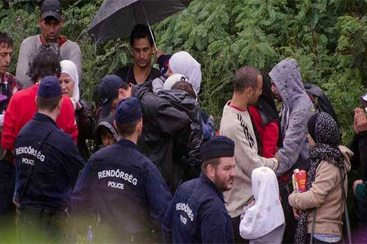 migrantes tunel serbia