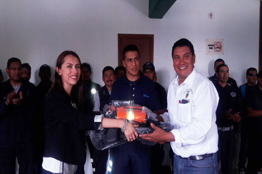 Entrega de equipamineto para elementos de S