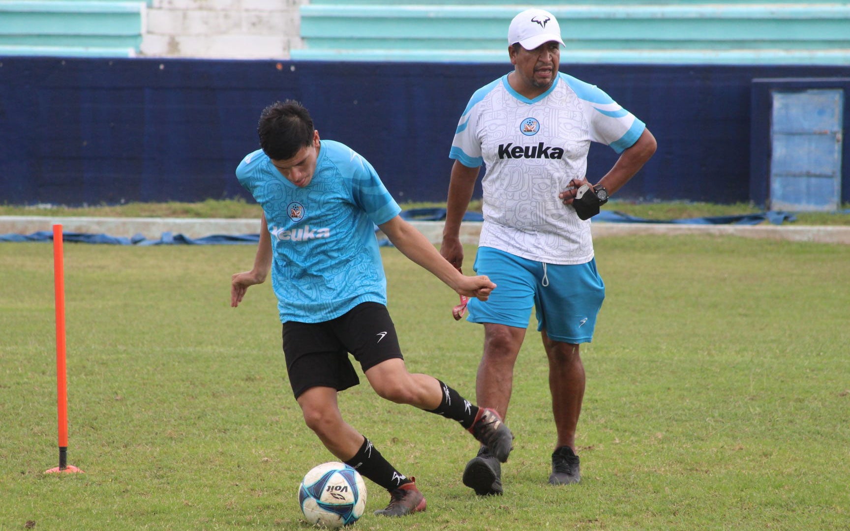 Juan Carlos Montiel quiere el título en la Liga Premier