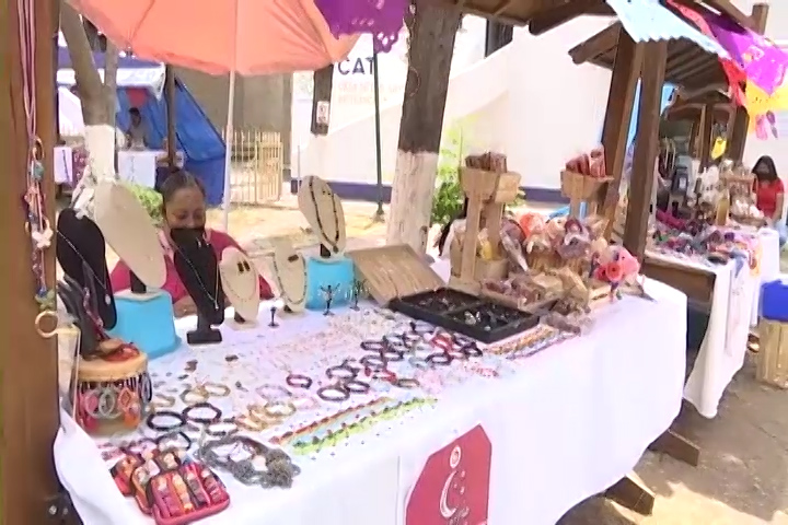 Instalan el Tianguis Artesanal en la capital del estado 