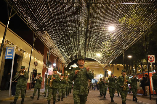 Disfrutan tlaxcaltecas de concierto navideño a cargo de la Banda de Música de la VI Región Militar