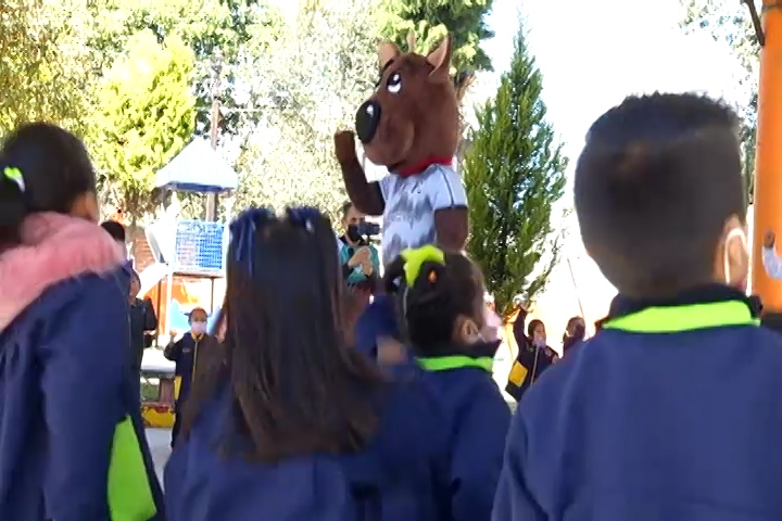 Tlahui activa a infantes y jóvenes en las escuelas 