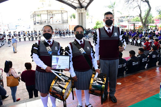 Bandas de guerra del COBAT se presentaron en teatro del pueblo de Contla