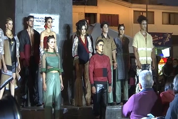 Realizan alumnos de la  UTT el desfile de moda 