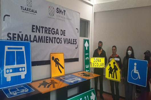 Entrega SMyT señalamientos viales a CECYTE 31 de Papalotla