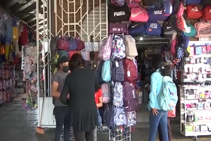 Comerciantes de establecimientos fijos se preparan para el próximo regreso a clases 