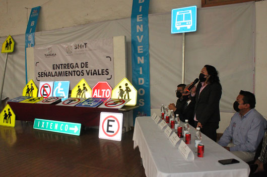 Entregó SMyT señalamientos para brindar seguridad vial a ciudadanos de Ixtenco