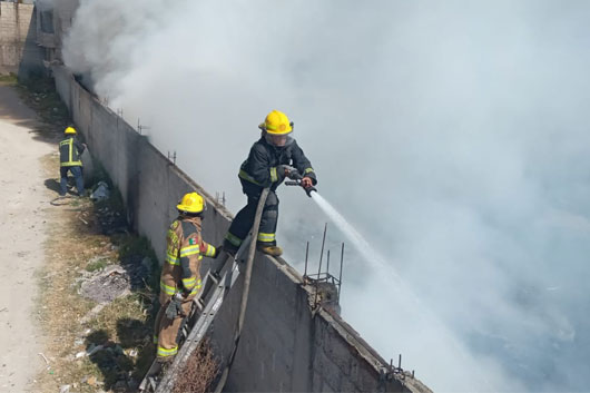 Bomberos sofoca incendio en Apizaco 