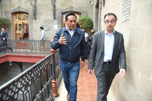 Recibe el presidente municipal de Tlaxcala al embajador de la Reina Isabel II en México 