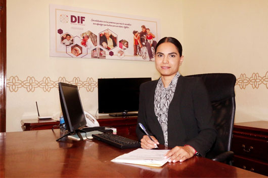  Designa Gobernadora Lorena Cuéllar a Flor López como Directora General del Sedif