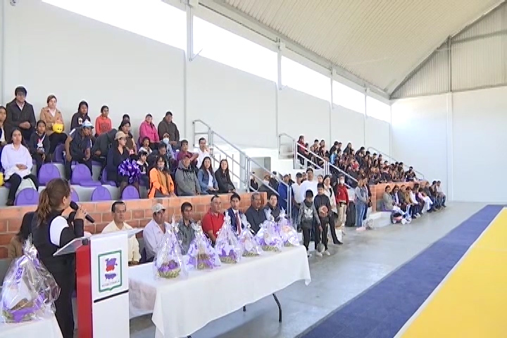 Inauguran autoridades el Polideportivo del municipio de Tequexquitla