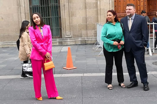 AMLO recibe a astronauta mexicana en Palacio Nacional