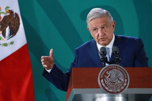 Caso Ayotzinapa no está cerrado, dice AMLO tras informe