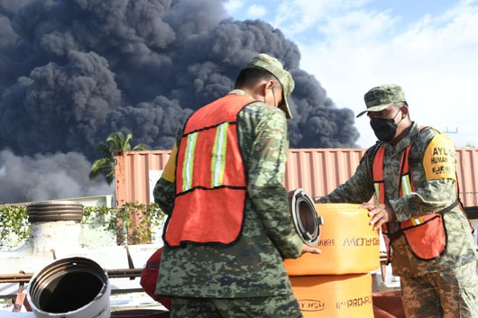 Establece Sedena puente aéreo en apoyo a combate del incendio en Matanzas 