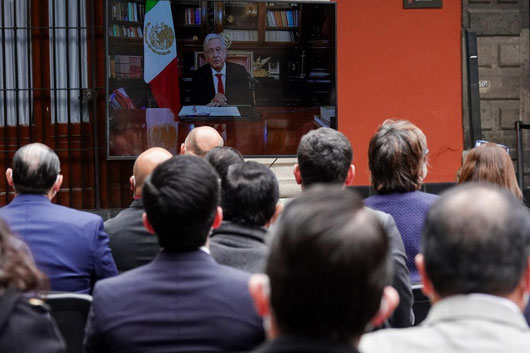 Pide AMLO al cuerpo diplomático defender a mexicanos en el exterior