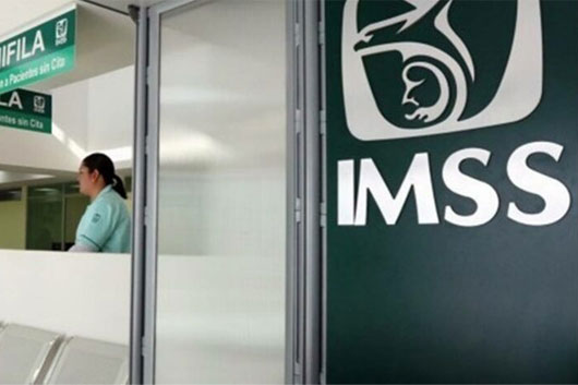 IMSS fortalece módulos de detección COVID-19 con códigos QR