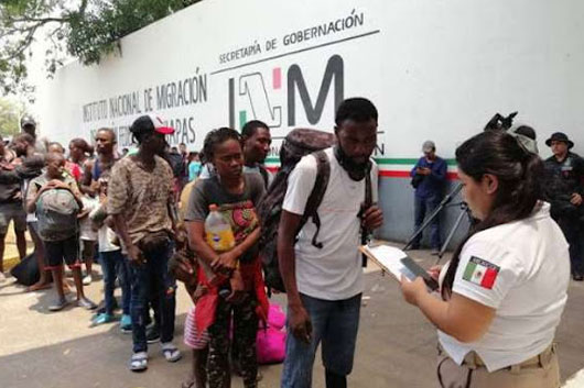 Instituto Nacional de Migración otorga licencias para 800 haitianos
