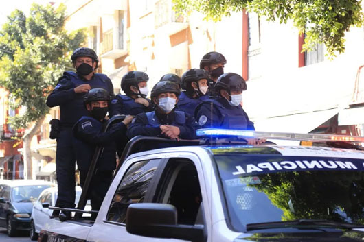 Barbosa va por certificación estatal para policías municipales