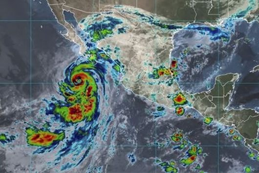 ‘Kay’ se intensifica a huracán categoría 2; se aproxima a BCS 