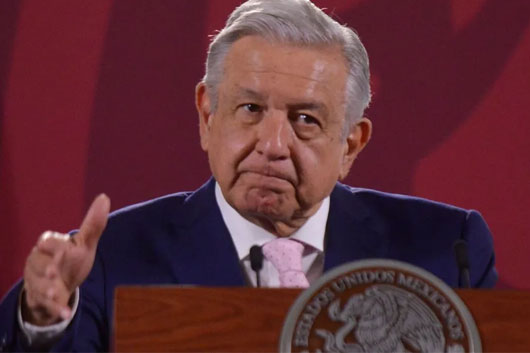 AMLO anuncia reunión con el SAT para revisar pago de impuestos pendiente de empresas