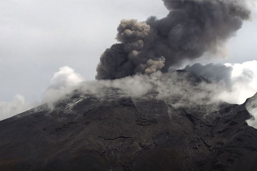 Volcán Popocatépetl emite 46 exhalaciones, tremor, siete explosiones y un sismo