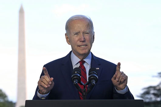 Regresan síntomas de Biden por rebrote de covid-19