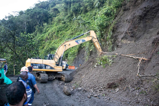 Mueren 33 personas por alud que cayó sobre autobús en Colombia