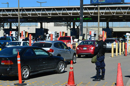 EUA pedirá certificado de vacunación a quienes lleguen por tierra desde México