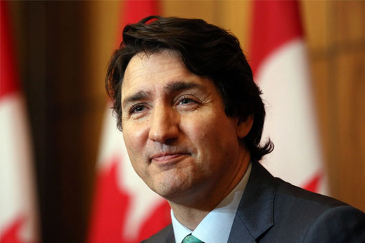 Trudeau se aísla tras dar positivo a covid-19 