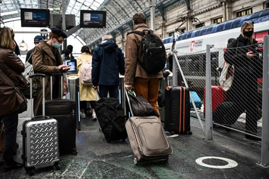 Francia detecta 110 mil pasaportes sanitarios falsos