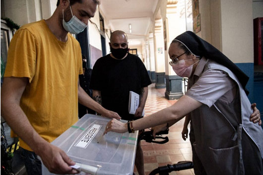 Chile inicia segunda vuelta de elecciones presidenciales