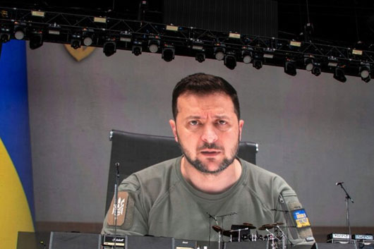 Volodimir Zelenski pide apoyo contra invasión rusa dentro del festival de Glastonbury