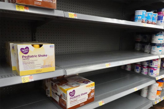 Nueva York declara emergencia por escasez de leche para bebés