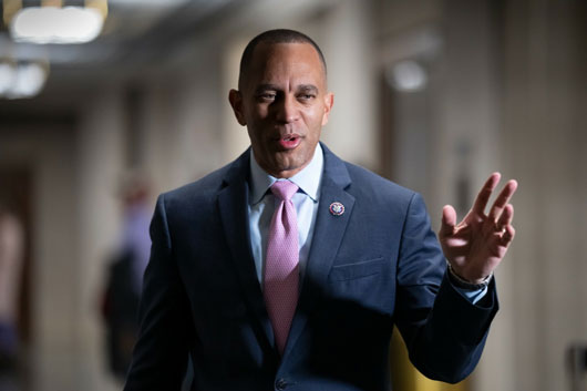 Hakeem Jeffries, primer líder negro de los demócratas en Congreso de EU