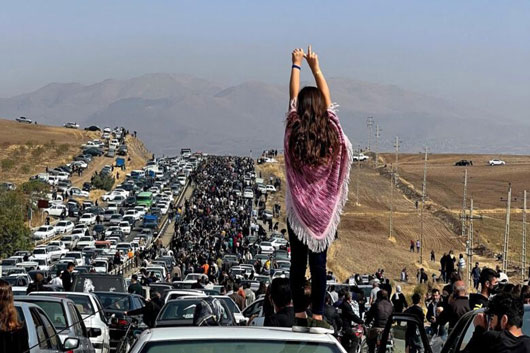 Fuerzas iraníes disparan contra manifestantes, tras 40 días de la muerte de Mahsa Amin