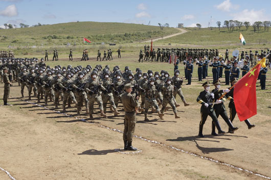 Rusia inicia grandes maniobras militares con participación de China