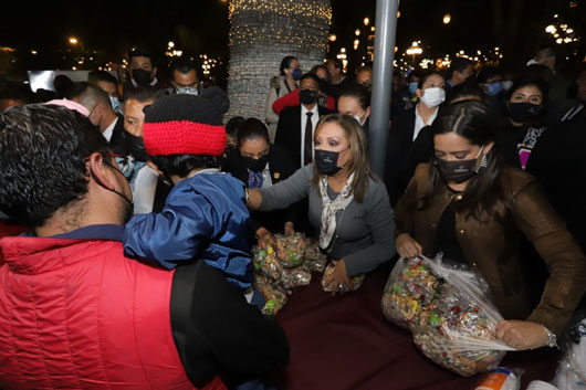 Celebró Lorena Cuéllar la Gran Posada Navideña 