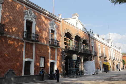 Atiende gobierno del estado a trabajadores de la educación que sufrieron accidente carretero en el municipio de Emiliano Zapata