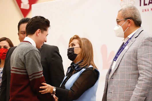 Entrega Gobernadora Lorena Cuéllar becas Santander a comunidad del COBAT