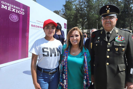 Gobernadora Lorena Cuéllar tomó protesta de bandera a soldados del SMN