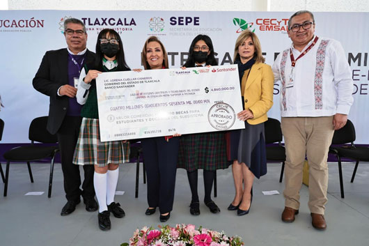 Dotó gobernadora Lorena Cuéllar de becas y equipamiento a planteles del CECYTE-EMSAD