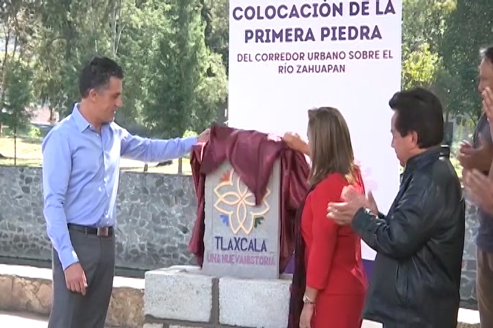 Colca gobernadora Lorena Cuéllar Primera Piedra del Corredor Urbano sobre el primer tramo del Río Zahuapan