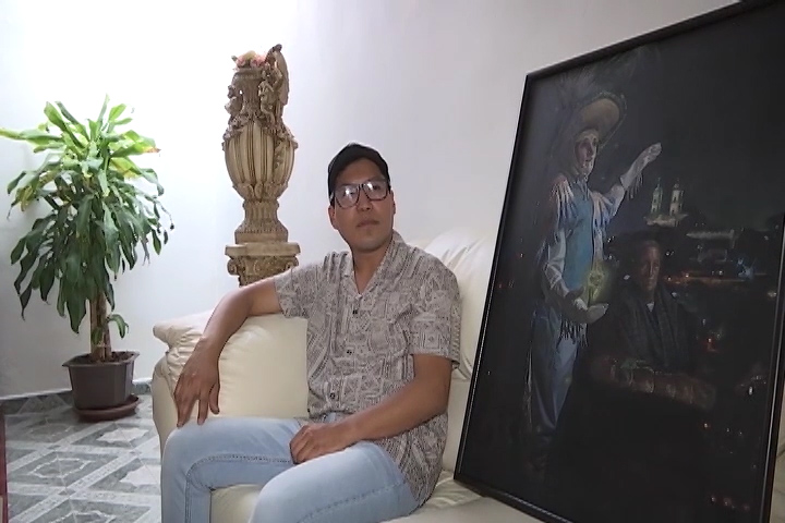 Recibe artista Visual Aldo Ivanoe Varela presea al arte “Maestro Desiderio Hernández Xochitiotzin” 2023 