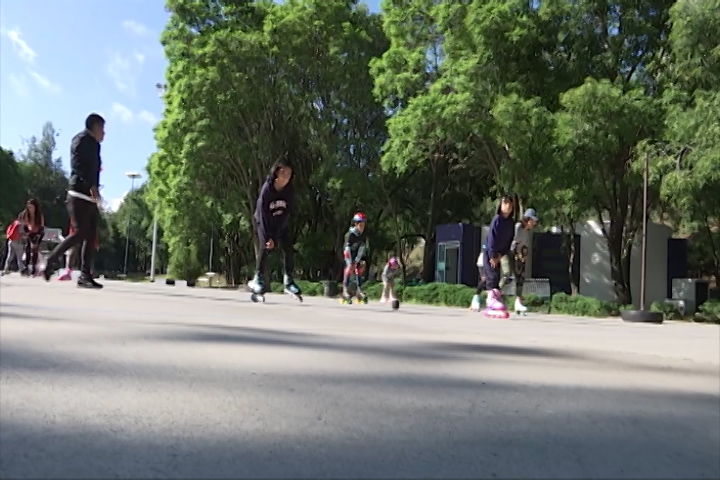 Se promueve el  patinaje sobre ruedas en el parque de la juventud