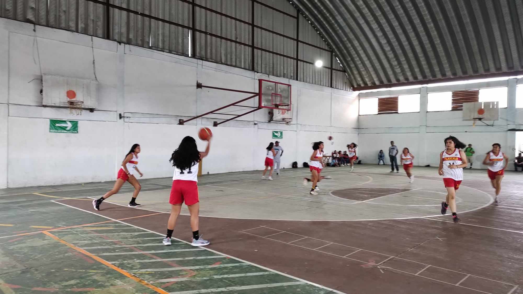 Las luciérnagas brillaron en la Olimpiada Federada de baloncesto