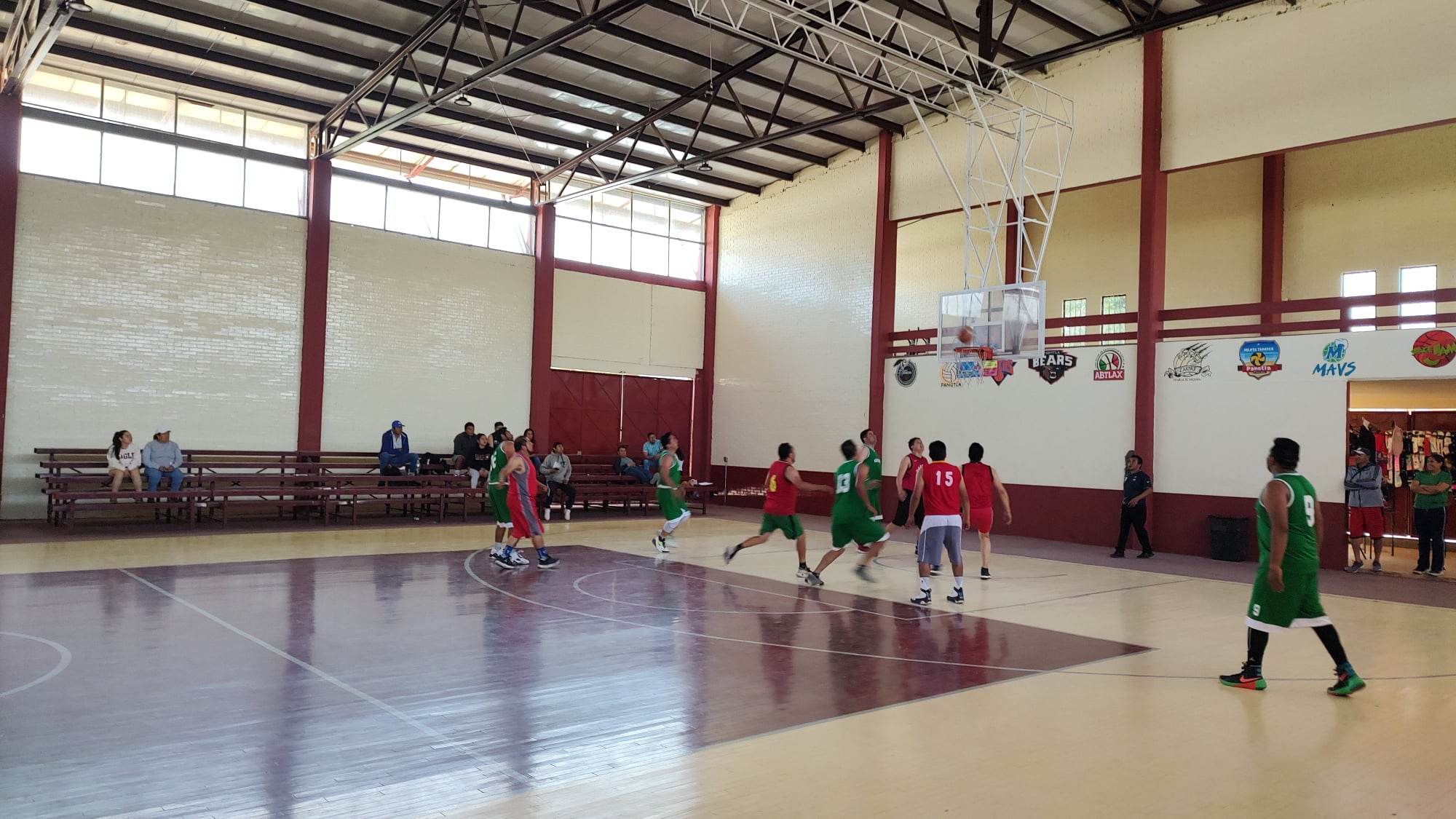Greenbrier ganó la final del cuadrangular  de baloncesto de la Semana Laboral 