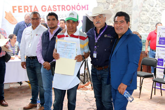 Realiza SIA feria gastronómica de platillos de tilapia, carpa, conejo y pato en Zacatelco