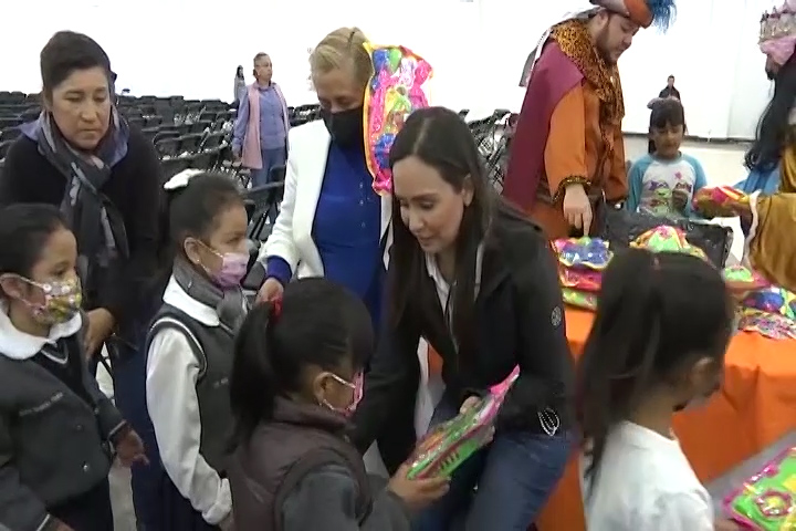 Llega Cabalgata de Reyes Magos del Sedif al municipio de Tetla de la Solidaridad 