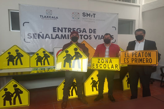 Entrega SMyT señalamientos viales que priorizan al peatón